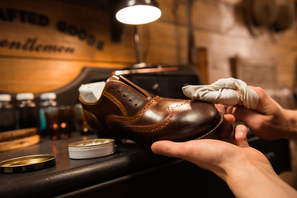 shoemaker-workshop-making-shoes (1) (1).jpg